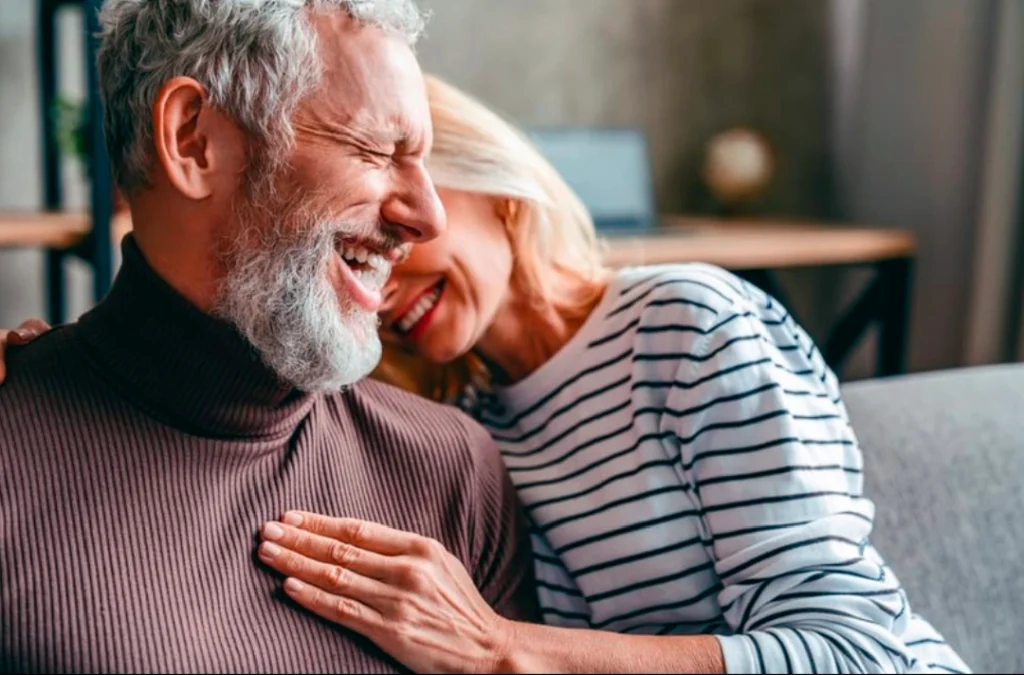 Se enamora un hombre de 60 años