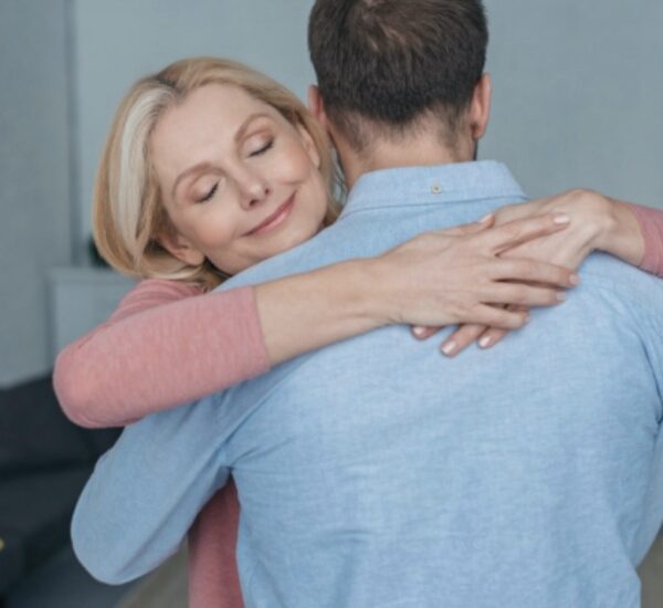 ¿Qué pasa si la mujer es mayor que el hombre en una relación?