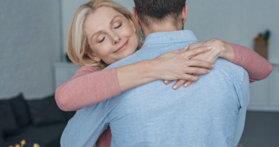¿Qué pasa si la mujer es mayor que el hombre en una relación?